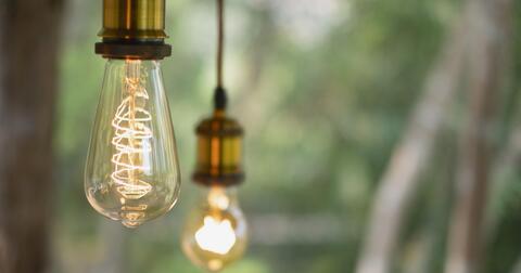 Tarif Komplet elektřina pro podnikatele, to je výhodná cena elektřiny a roční příspěvek na služby elektrikáře. 