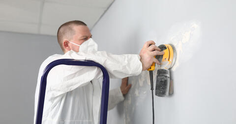 Hodinový manžel si poradí s drobnými instalatérskými pracemi nebo s montáží a čištěním vodovodních baterií i odpadů. 
